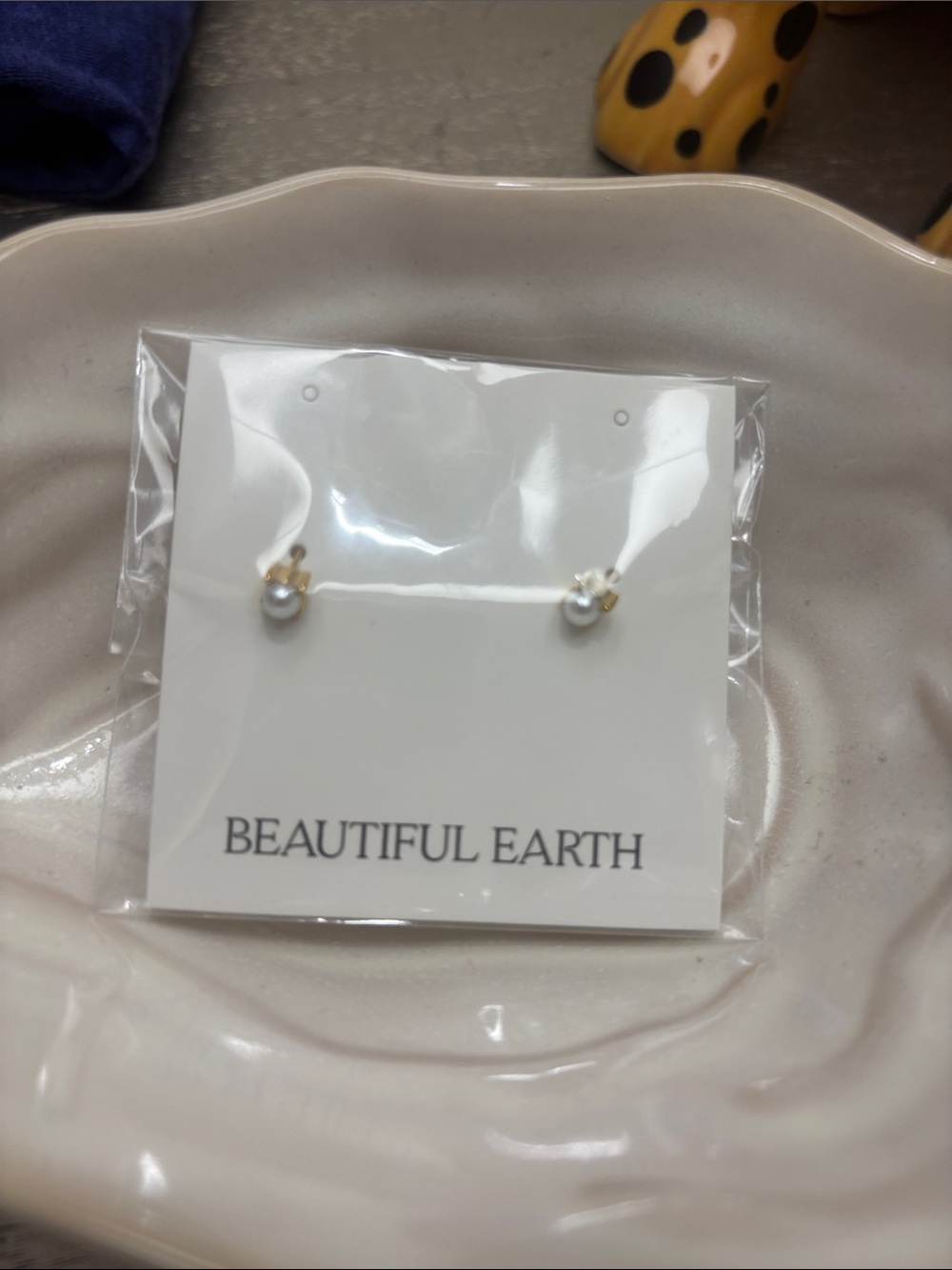 Never Opened!! Beautiful Earth Gold Plated Pearl Stud Earrings - White Pearl